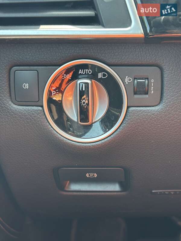 Внедорожник / Кроссовер Mercedes-Benz M-Class 2011 в Киеве