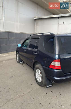 Внедорожник / Кроссовер Mercedes-Benz M-Class 1999 в 