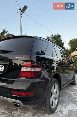 Внедорожник / Кроссовер Mercedes-Benz M-Class 2011 в 