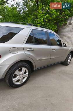 Внедорожник / Кроссовер Mercedes-Benz M-Class 2006 в 