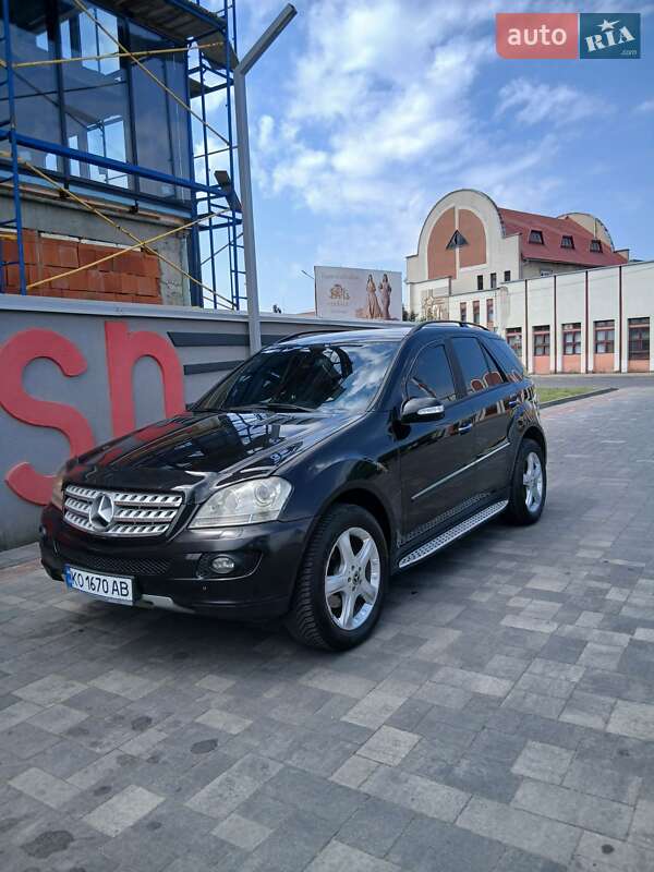 Mercedes-Benz M-Class 2005