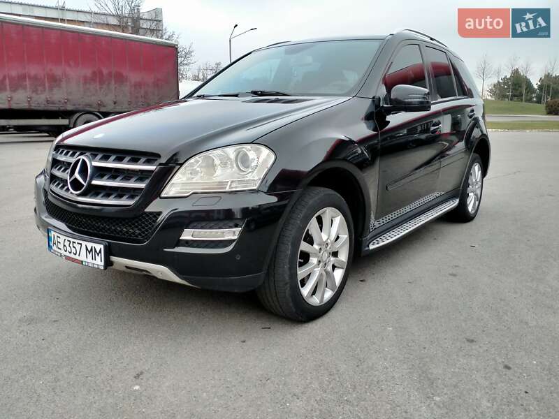 Внедорожник / Кроссовер Mercedes-Benz M-Class 2011 в 