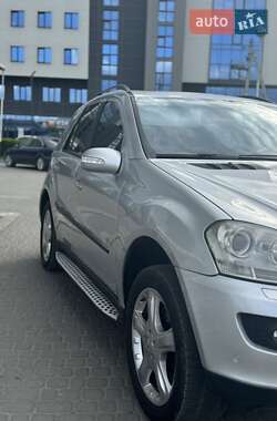 Внедорожник / Кроссовер Mercedes-Benz M-Class 2005 в 