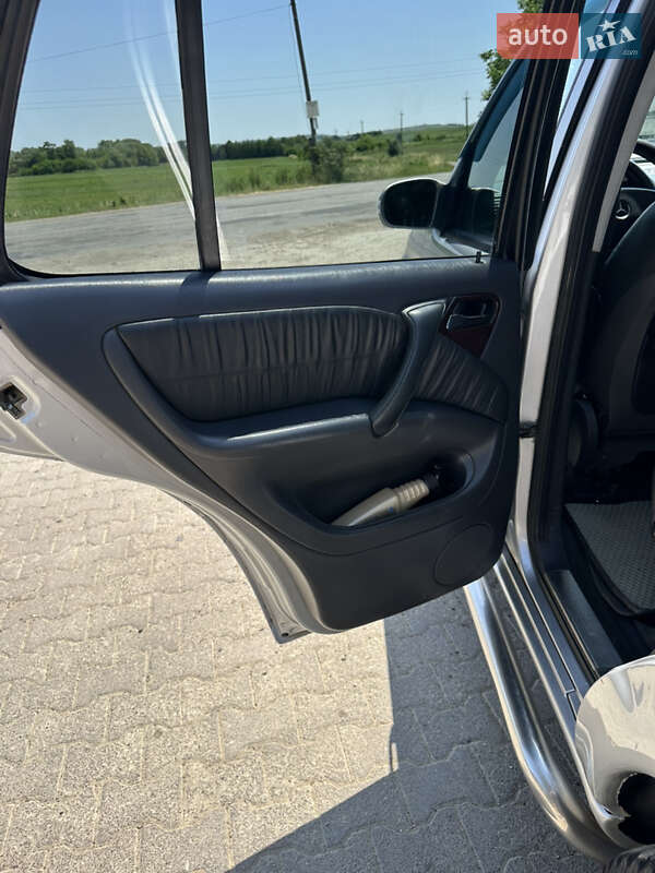 Внедорожник / Кроссовер Mercedes-Benz M-Class 2003 в Черновцах