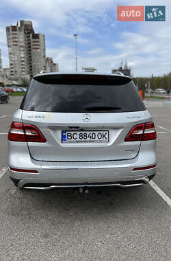 Внедорожник / Кроссовер Mercedes-Benz M-Class 2011 в 