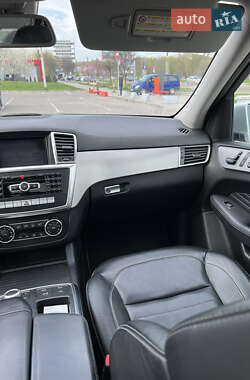 Внедорожник / Кроссовер Mercedes-Benz M-Class 2011 в 