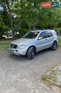 Внедорожник / Кроссовер Mercedes-Benz M-Class 2002 в 