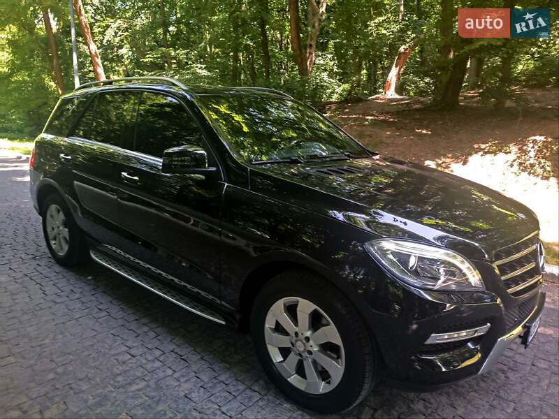 Внедорожник / Кроссовер Mercedes-Benz M-Class 2012 в Черновцах