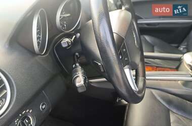 Позашляховик / Кросовер Mercedes-Benz M-Class 2006 в 