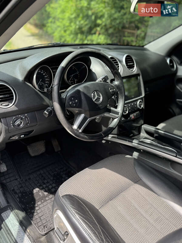 Внедорожник / Кроссовер Mercedes-Benz M-Class 2011 в Черновцах