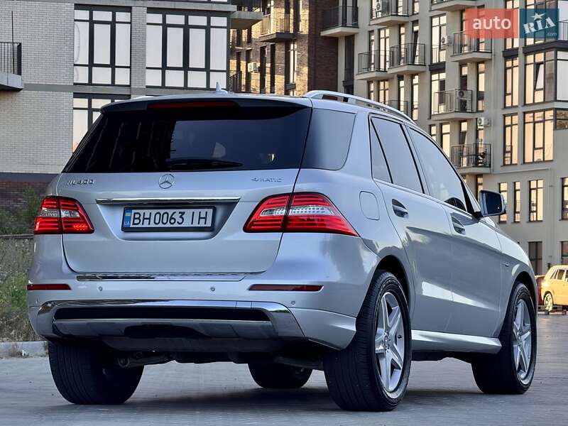 Позашляховик / Кросовер Mercedes-Benz M-Class 2015 в Одесі