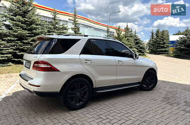 Внедорожник / Кроссовер Mercedes-Benz M-Class 2012 в 