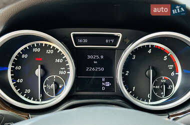 Внедорожник / Кроссовер Mercedes-Benz M-Class 2012 в 