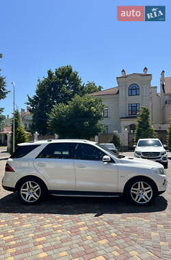 Внедорожник / Кроссовер Mercedes-Benz M-Class 2011 в 