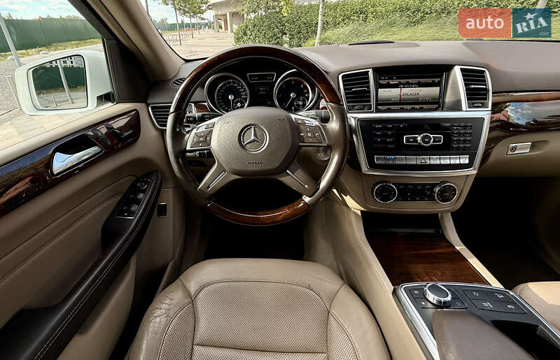 Внедорожник / Кроссовер Mercedes-Benz M-Class 2015 в Киеве