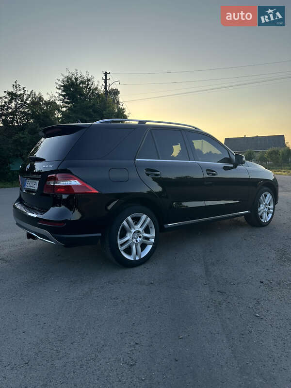 Внедорожник / Кроссовер Mercedes-Benz M-Class 2013 в Черновцах