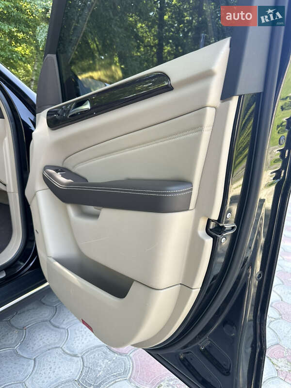 Внедорожник / Кроссовер Mercedes-Benz M-Class 2013 в Черновцах