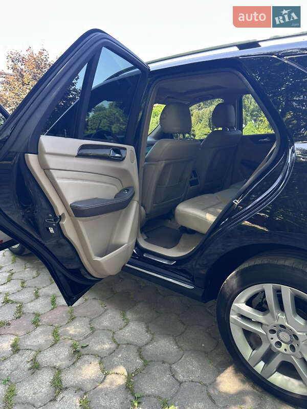 Внедорожник / Кроссовер Mercedes-Benz M-Class 2013 в Черновцах
