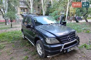 Внедорожник / Кроссовер Mercedes-Benz M-Class 2001 в 