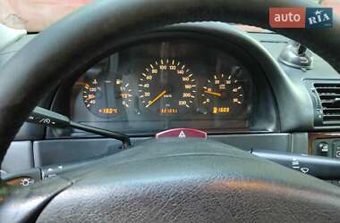 Внедорожник / Кроссовер Mercedes-Benz M-Class 2001 в 