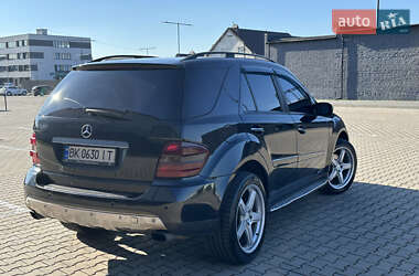 Позашляховик / Кросовер Mercedes-Benz M-Class 2006 в 