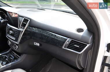 Позашляховик / Кросовер Mercedes-Benz M-Class 2013 в 