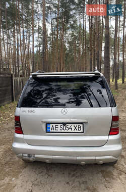 Внедорожник / Кроссовер Mercedes-Benz M-Class 1999 в 