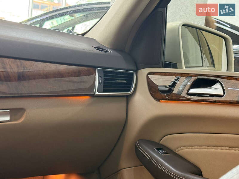 Внедорожник / Кроссовер Mercedes-Benz M-Class 2013 в Киеве