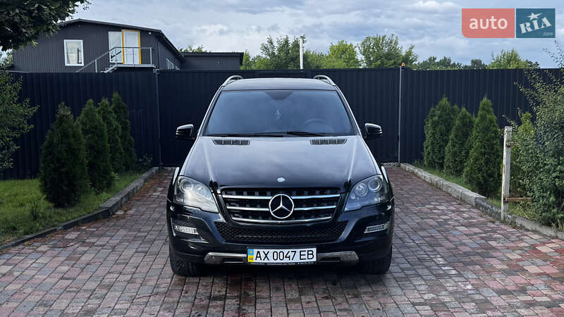 Позашляховик / Кросовер Mercedes-Benz M-Class 2011 в Києві