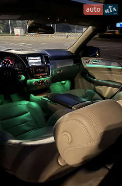 Позашляховик / Кросовер Mercedes-Benz M-Class 2014 в 