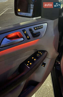 Позашляховик / Кросовер Mercedes-Benz M-Class 2014 в 