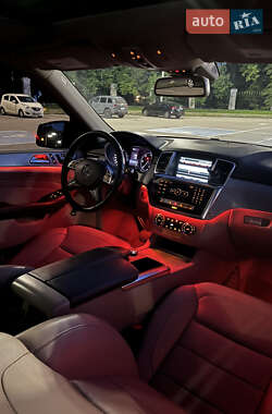 Позашляховик / Кросовер Mercedes-Benz M-Class 2014 в 