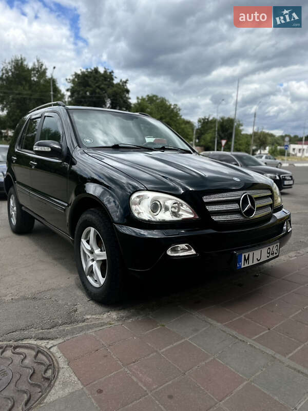 Mercedes-Benz M-Class 2004