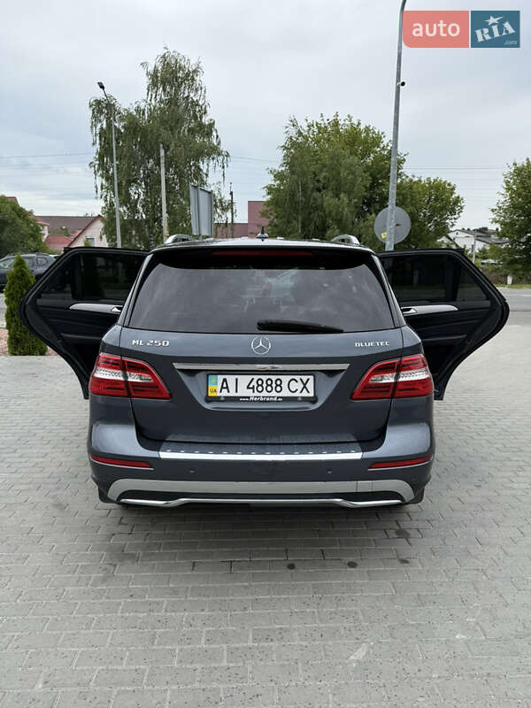 Позашляховик / Кросовер Mercedes-Benz M-Class 2012 в Києві
