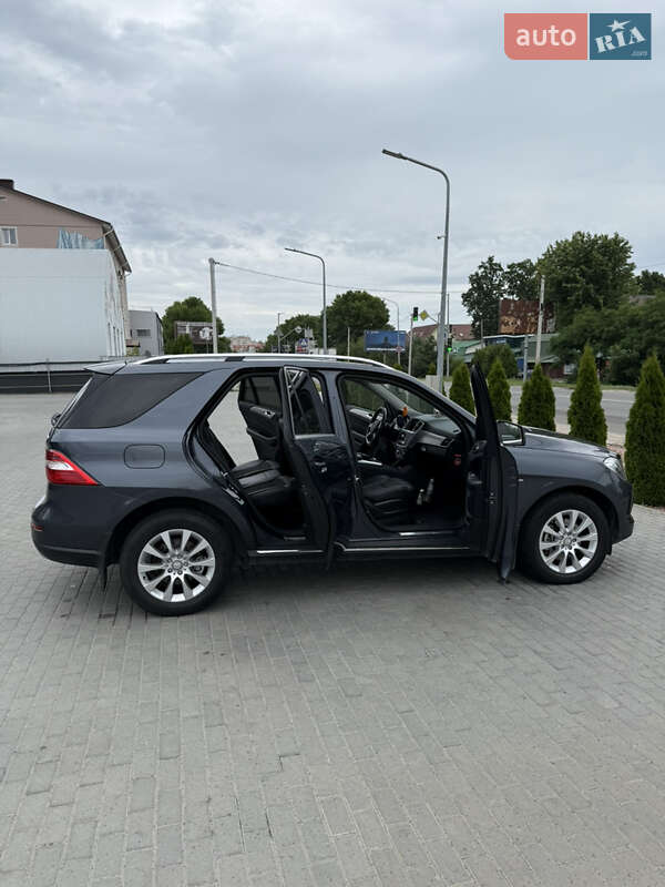Позашляховик / Кросовер Mercedes-Benz M-Class 2012 в Києві