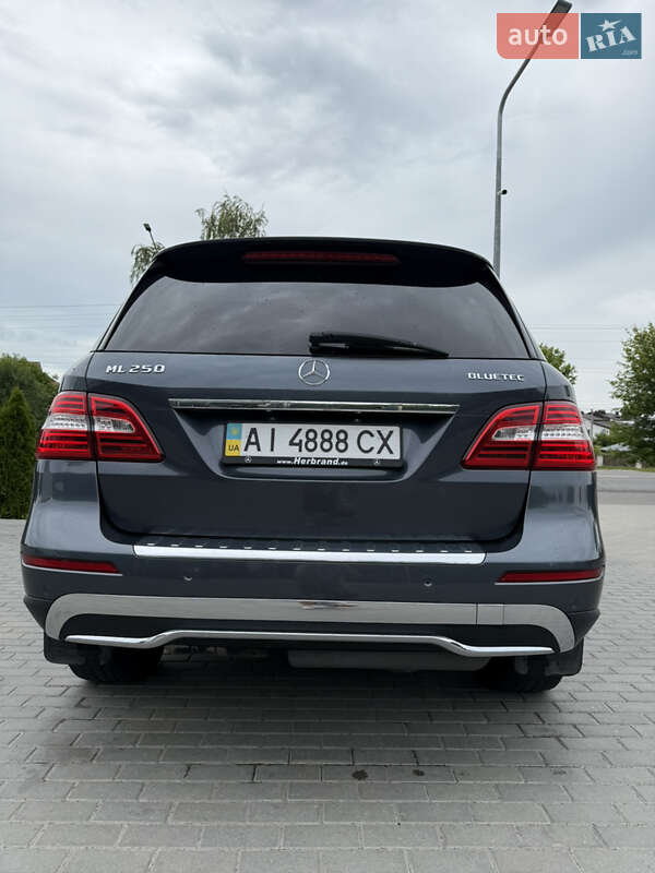 Позашляховик / Кросовер Mercedes-Benz M-Class 2012 в Києві
