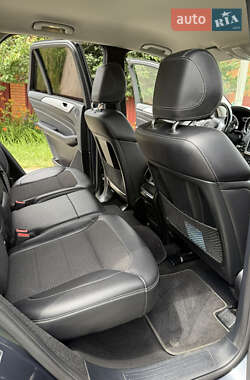 Позашляховик / Кросовер Mercedes-Benz M-Class 2012 в 