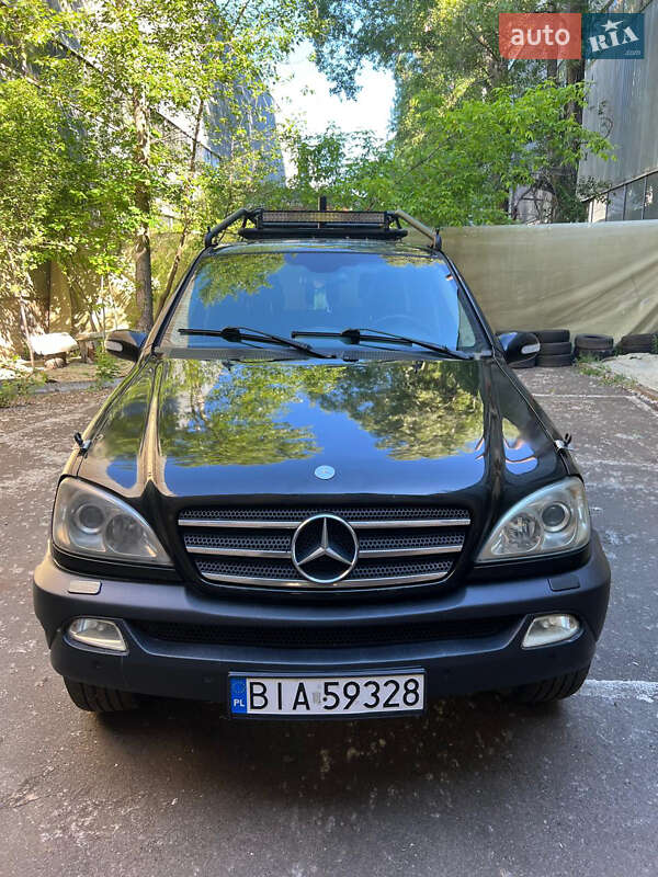 Mercedes-Benz M-Class 2005