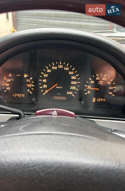 Позашляховик / Кросовер Mercedes-Benz M-Class 2004 в 