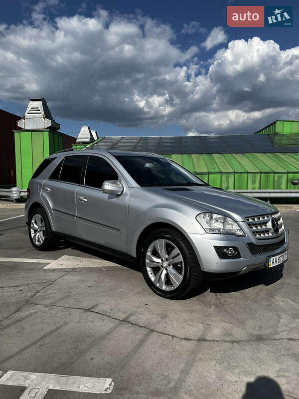 Позашляховик / Кросовер Mercedes-Benz M-Class 2010 в Києві