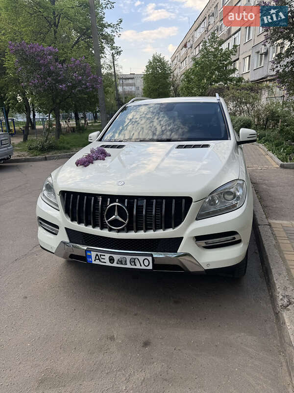 Внедорожник / Кроссовер Mercedes-Benz M-Class 2013 в 