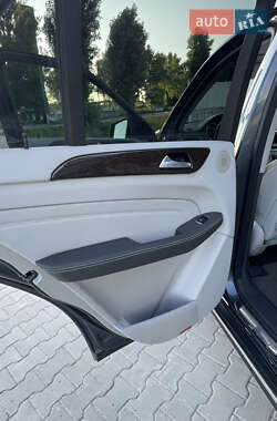 Позашляховик / Кросовер Mercedes-Benz M-Class 2013 в 