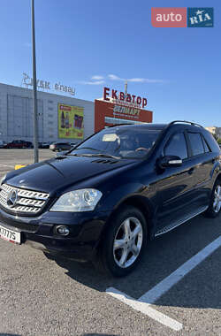 Внедорожник / Кроссовер Mercedes-Benz M-Class 2005 в Черновцах