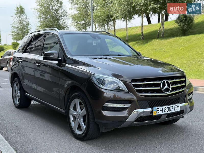 Позашляховик / Кросовер Mercedes-Benz M-Class 2013 в 