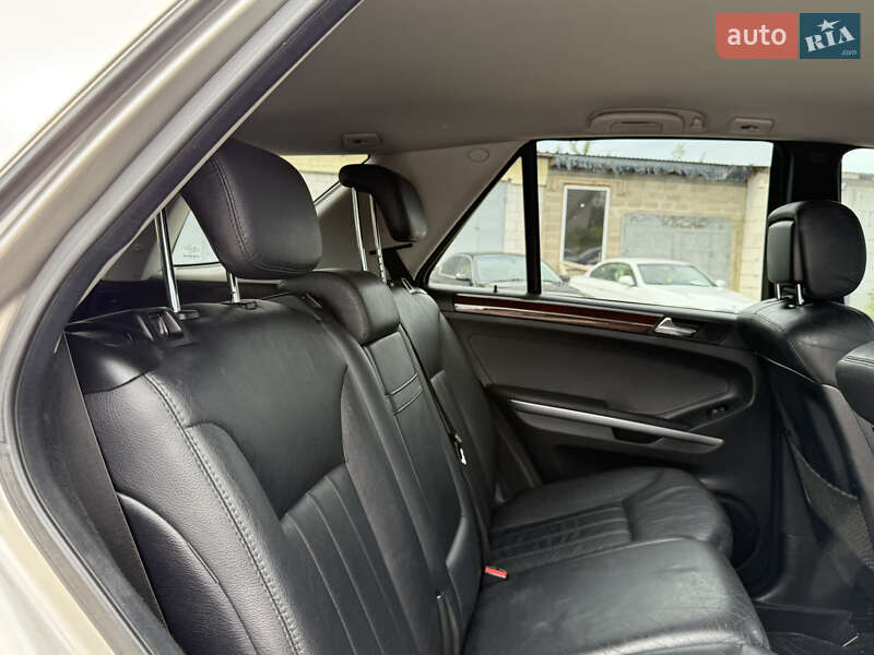 Внедорожник / Кроссовер Mercedes-Benz M-Class 2005 в Ровно