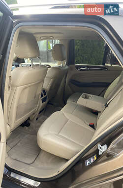 Позашляховик / Кросовер Mercedes-Benz M-Class 2013 в 