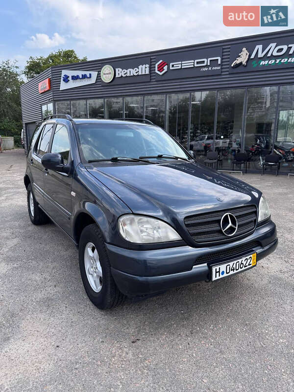 Позашляховик / Кросовер Mercedes-Benz M-Class 2000 в Запоріжжі