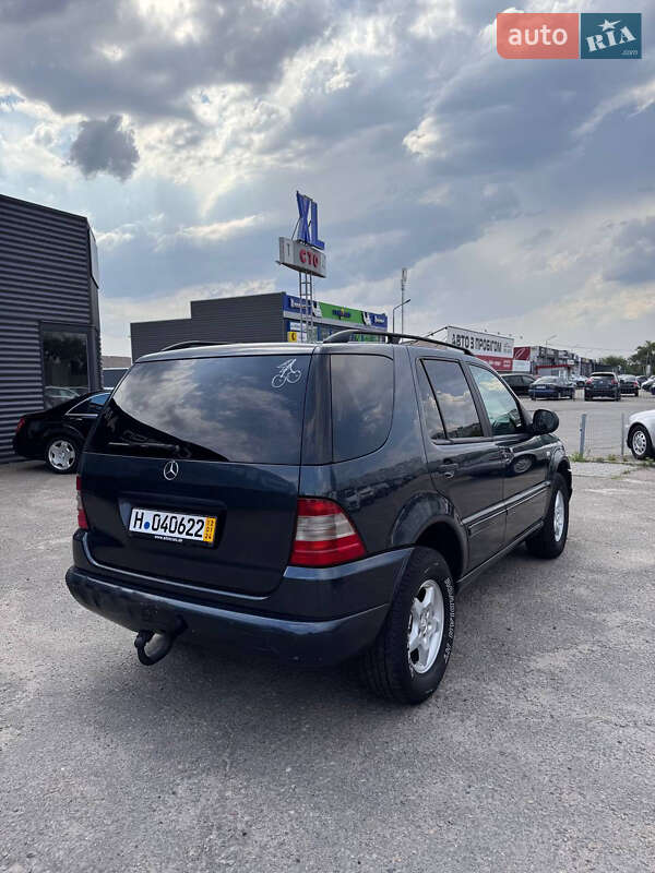 Позашляховик / Кросовер Mercedes-Benz M-Class 2000 в Запоріжжі