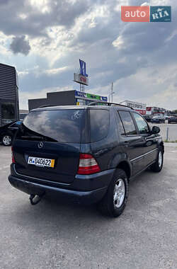 Внедорожник / Кроссовер Mercedes-Benz M-Class 2000 в 