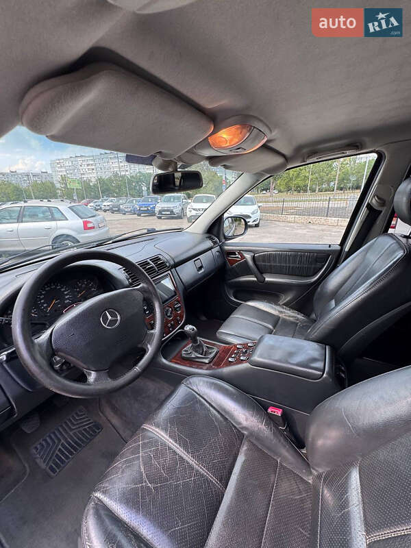 Позашляховик / Кросовер Mercedes-Benz M-Class 2000 в Запоріжжі